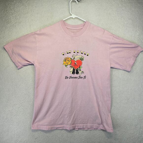 Bad Bunny World's Hottest Tour 2022 Un Verano Sin Ti T-Shirt Men Large Pink - Picture 1 of 12
